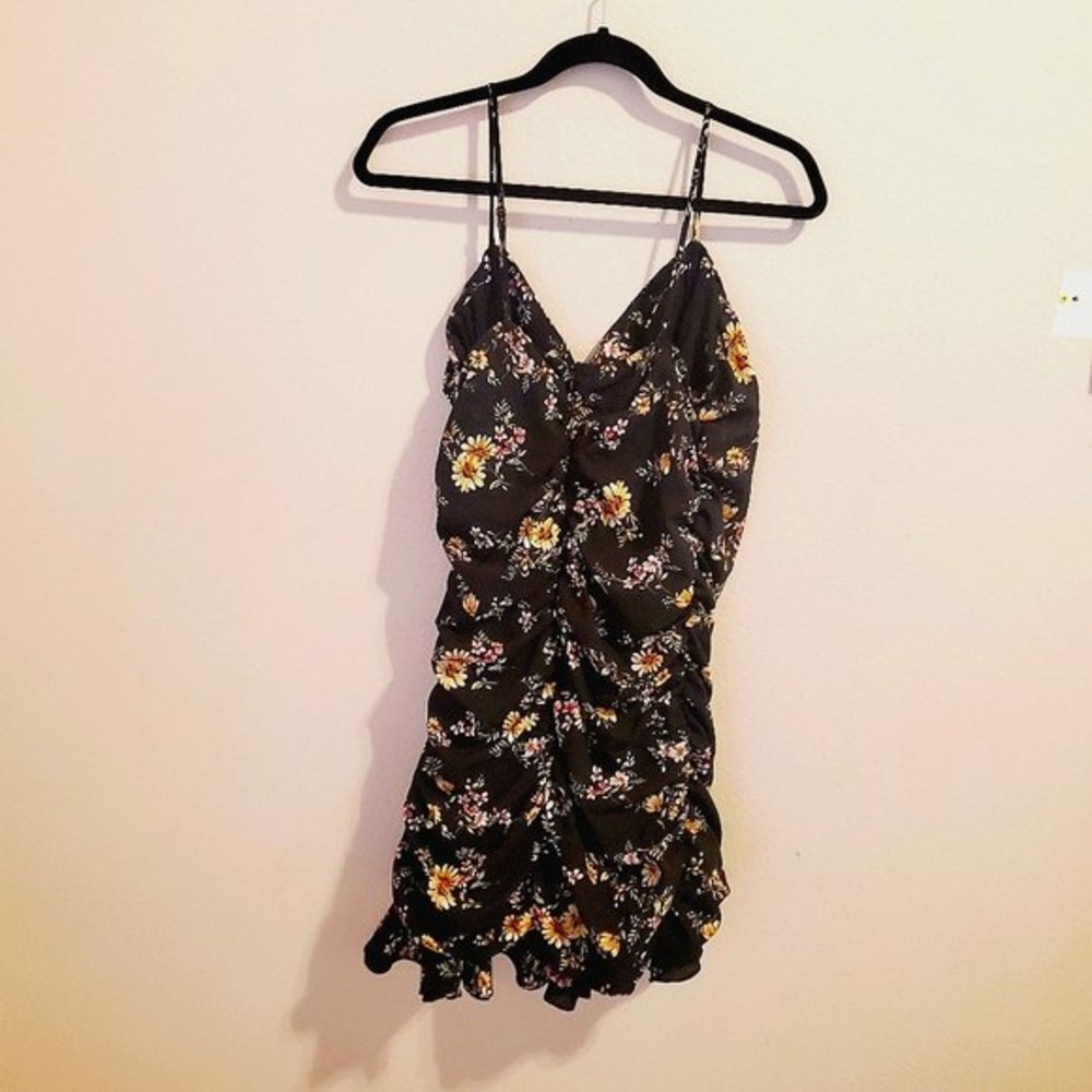 Storia Black Ruched Spaghetti strap Daisy mini Dress